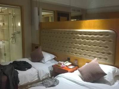 美女差評情趣房，酒店回復(fù)藏故事